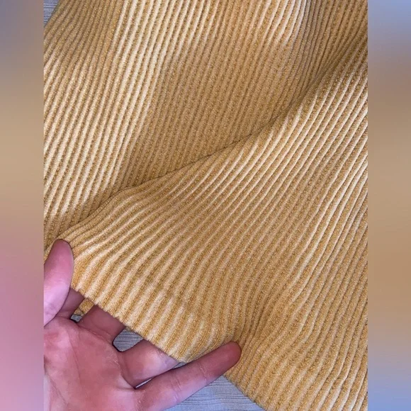 Ribbed stretchy cropped v-neck tank top - Picture 3 of 4